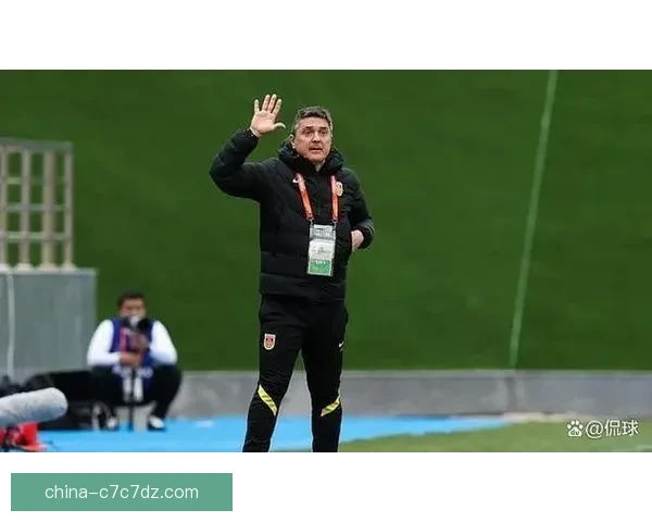 津媒：安东尼奥忧队员体能状况