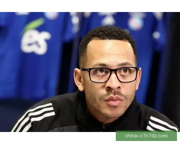 罗塞尼尔回应赞誉意在留队之心